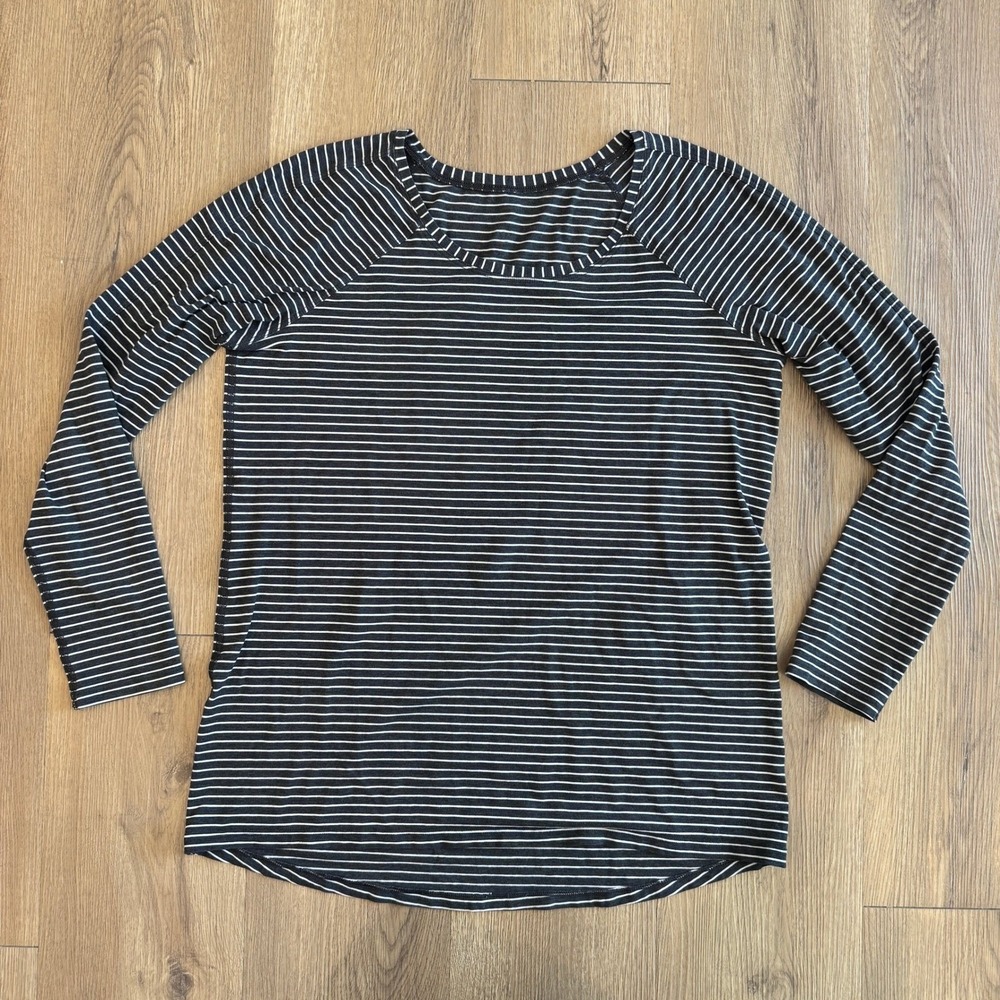 Lululemon Emeral Long Sleeve Black White Striped Raglan Top Scoop Neck Sz 6 EUC
